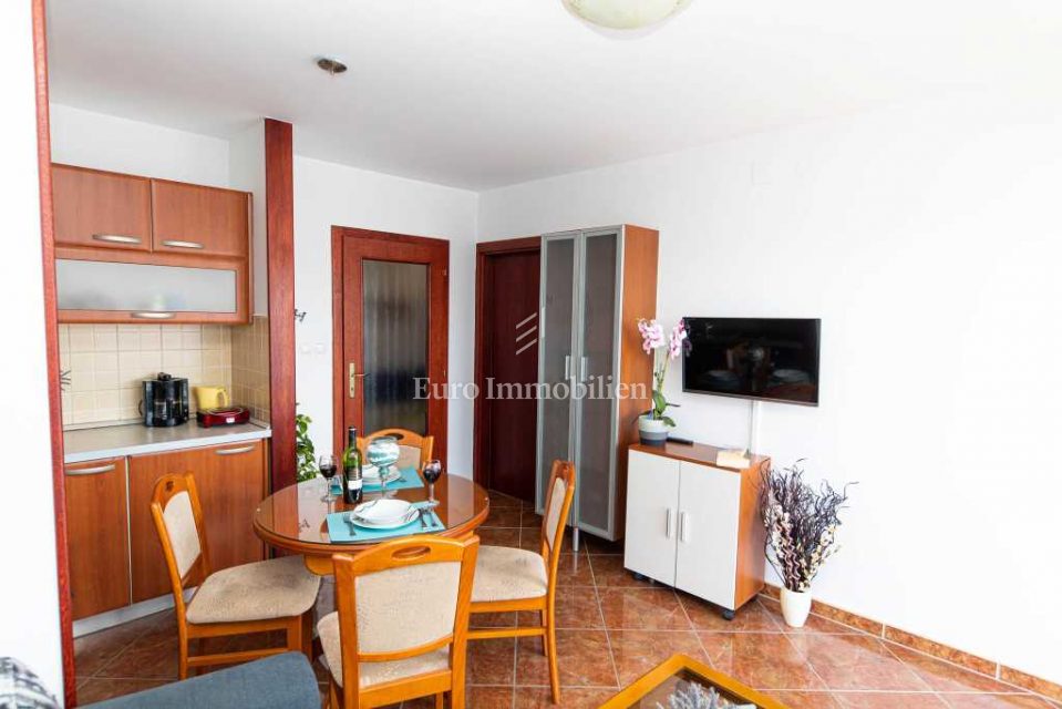 Hiša s tremi apartmaji na top lokaciji