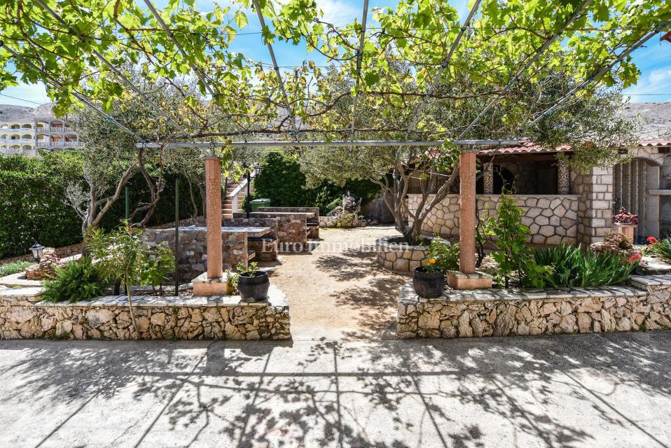 Apartmaj v hiši, 150 m od morja - Pag