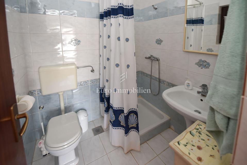 Apartmaj v hiši, 150 m od morja - Pag