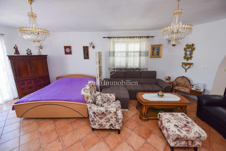 Apartmaj v hiši, 150 m od morja - Pag