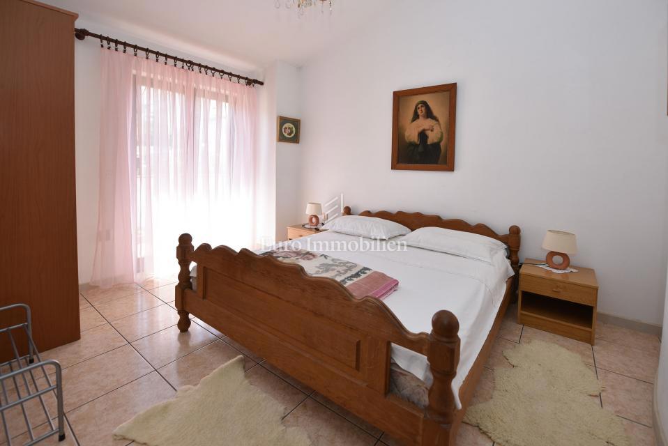 Apartmaj v hiši, 150 m od morja - Pag