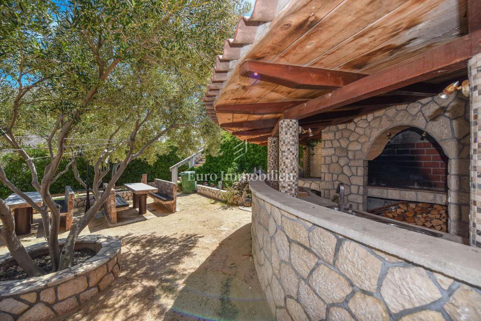 Apartmaj v hiši, 150 m od morja - Pag