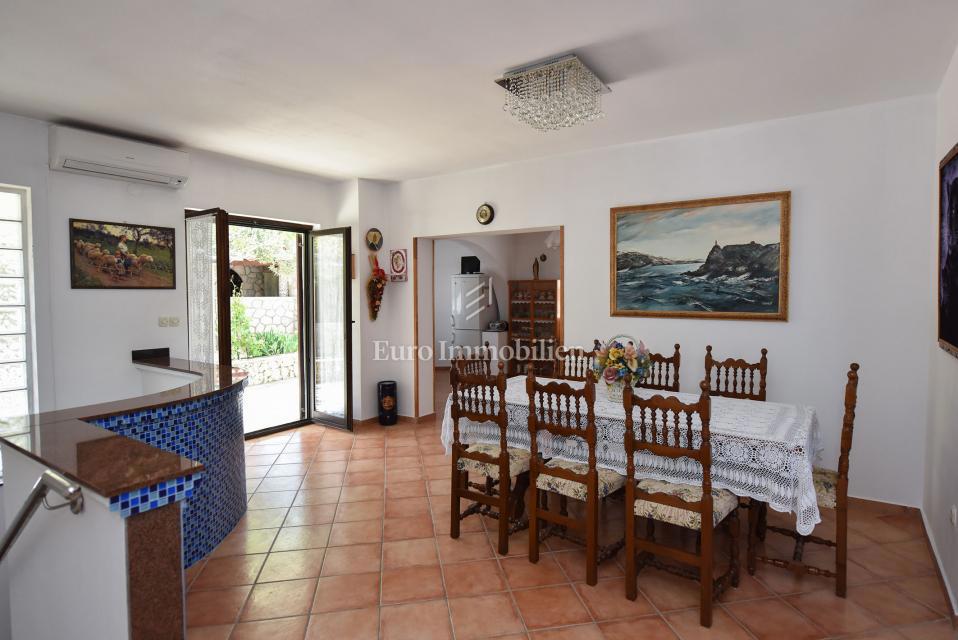 Apartmaj v hiši, 150 m od morja - Pag