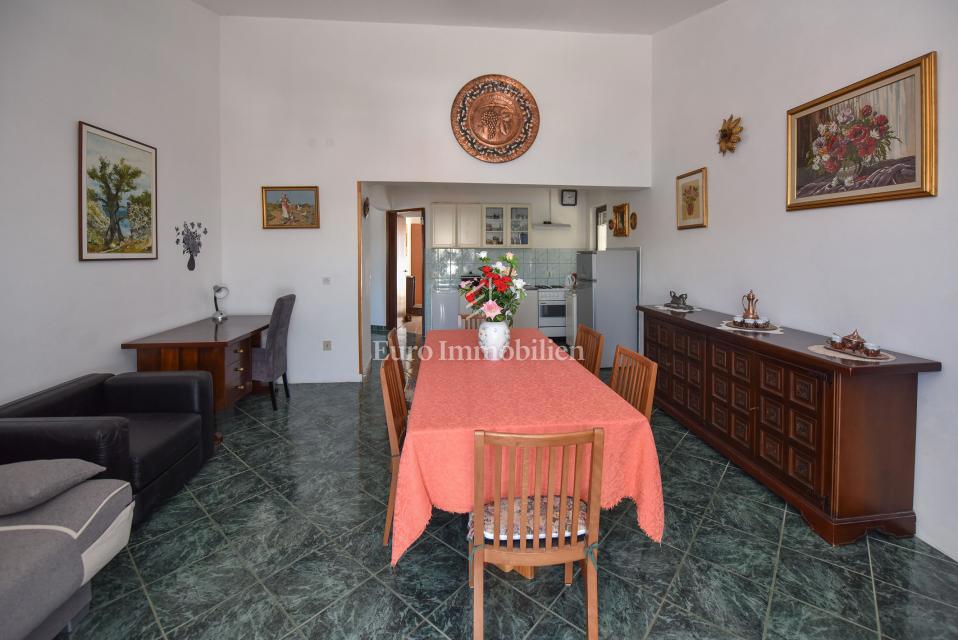 Apartmaj v hiši, 150 m od morja - Pag