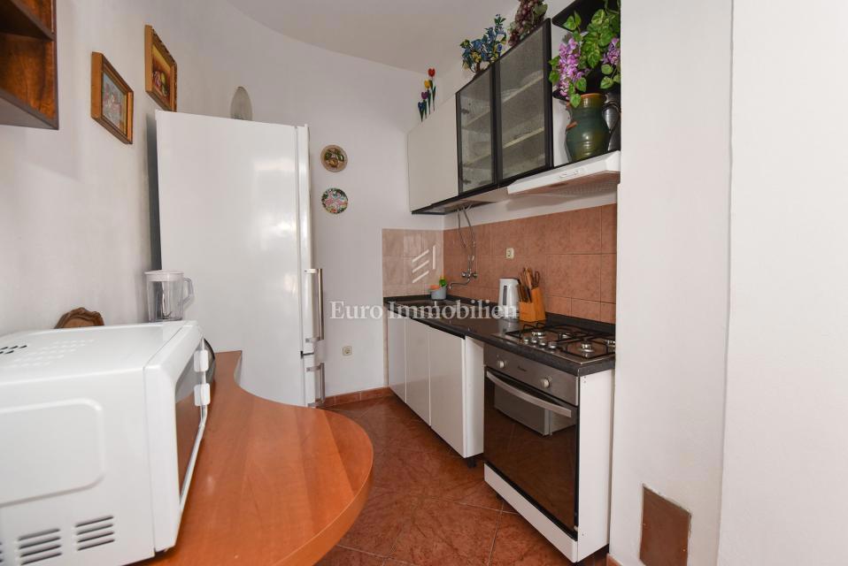 Apartmaj v hiši, 150 m od morja - Pag