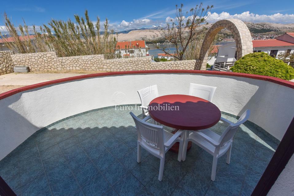 Apartmaj v hiši, 150 m od morja - Pag