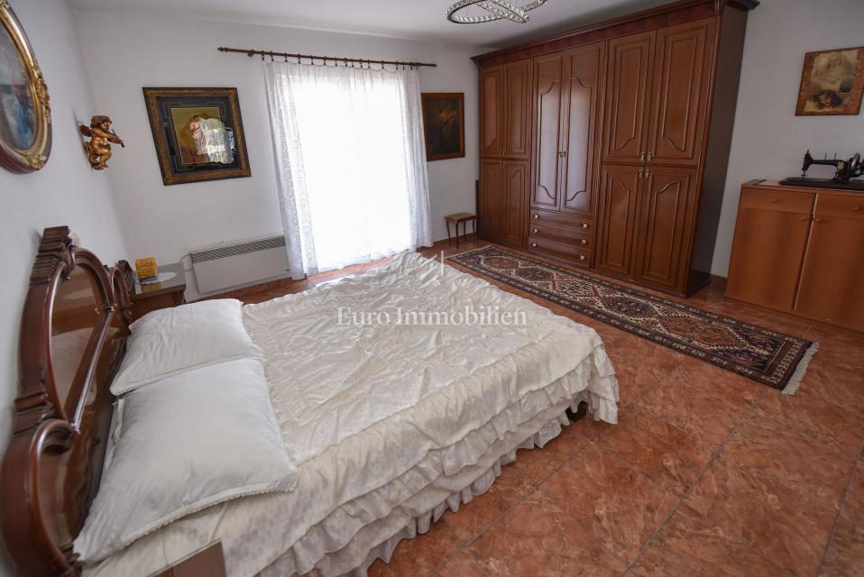 Apartmaj v hiši, 150 m od morja - Pag