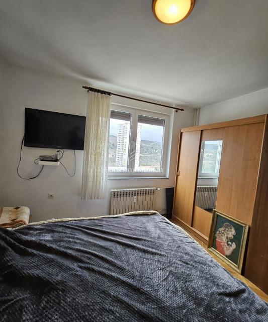 Kozala 2-sobno stanovanje z dnevno sobo naprodaj, odlična lokacija