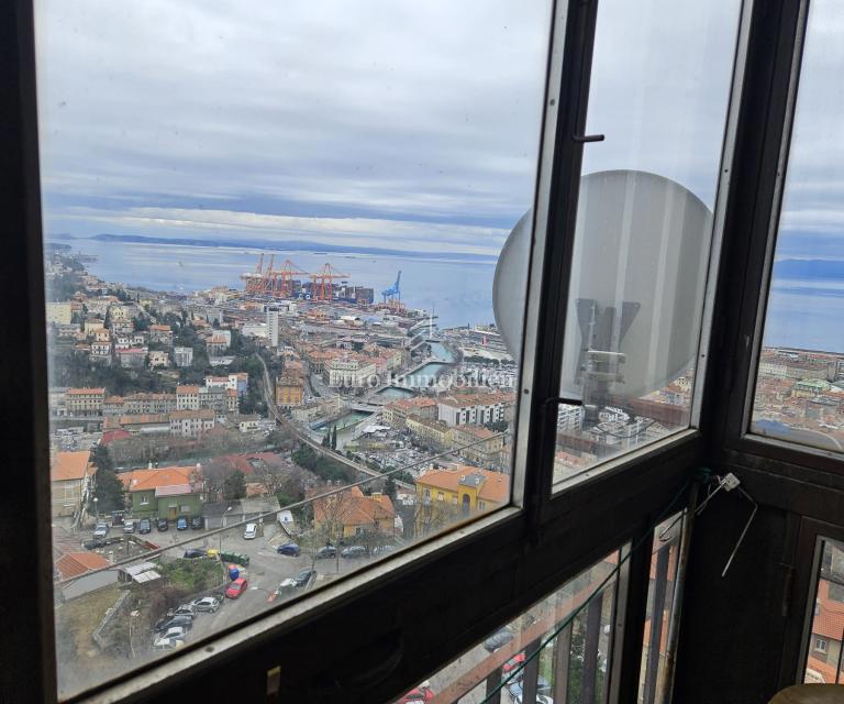 Kozala 2-sobno stanovanje z dnevno sobo naprodaj, odlična lokacija