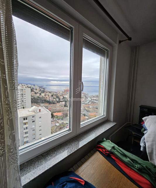 Kozala 2-sobno stanovanje z dnevno sobo naprodaj, odlična lokacija