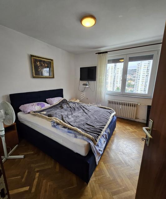 Kozala 2-sobno stanovanje z dnevno sobo naprodaj, odlična lokacija