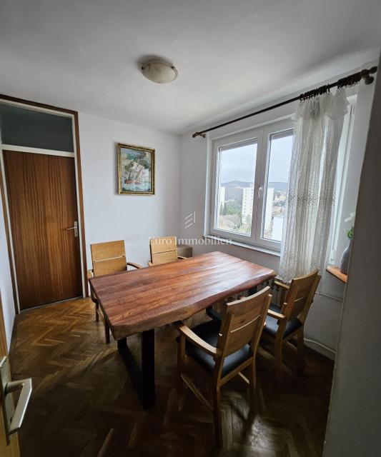 Kozala 2-sobno stanovanje z dnevno sobo naprodaj, odlična lokacija