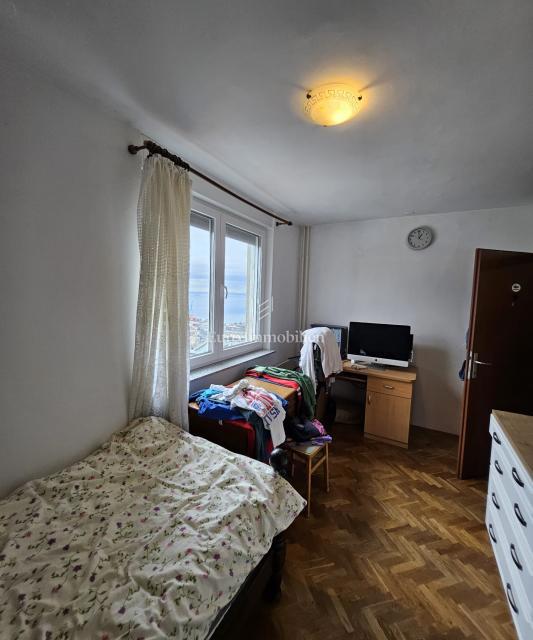 Kozala 2-sobno stanovanje z dnevno sobo naprodaj, odlična lokacija