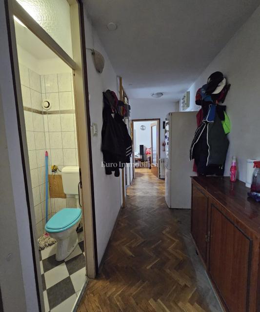 Kozala 2-sobno stanovanje z dnevno sobo naprodaj, odlična lokacija