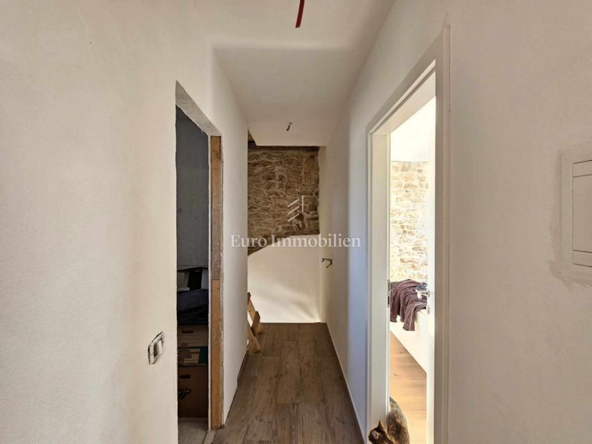 Obnovljena kamnita hiša z vrtom - okolica Poreča