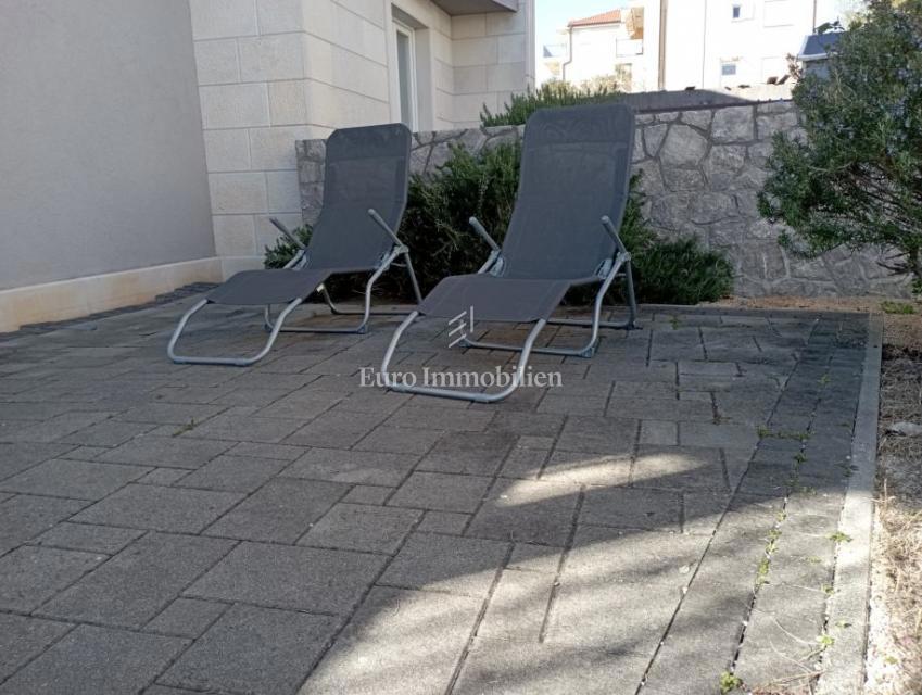 Pritlično stanovanje z vrtom