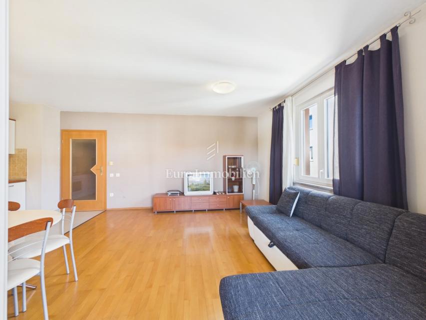 Lungomare pred vrati - stanovanje z garažo in dvigalom, Pula