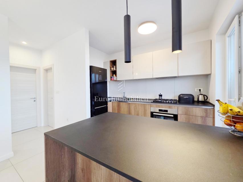 Turnić - Luksuzno stanovanje s teraso in pogledom na morje