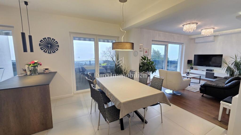 Turnić - Luksuzno stanovanje s teraso in pogledom na morje