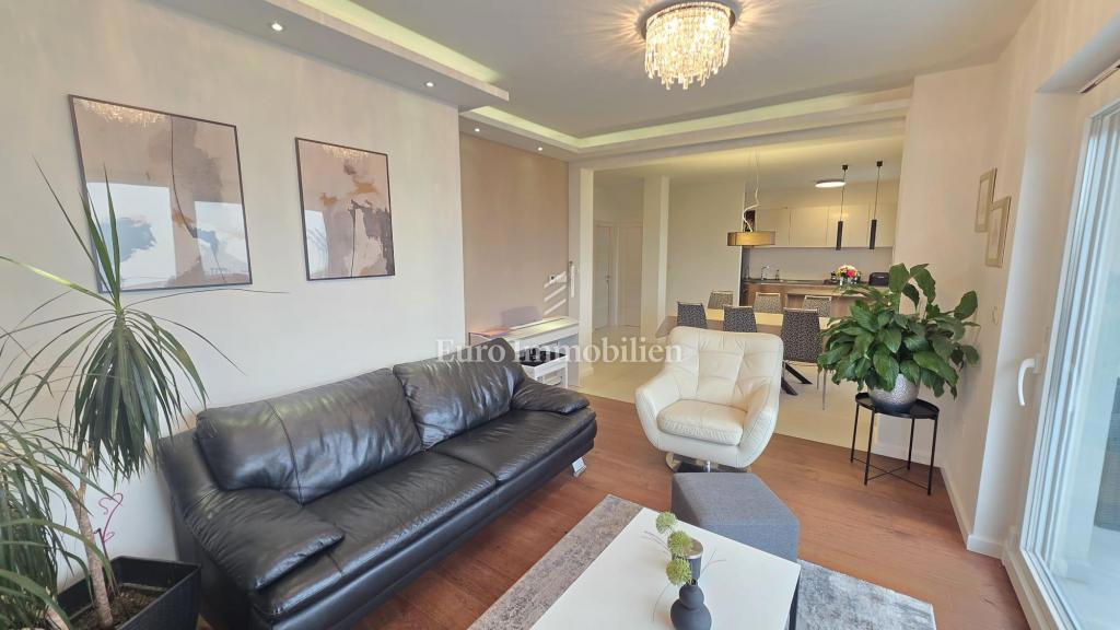 Turnić - Luksuzno stanovanje s teraso in pogledom na morje