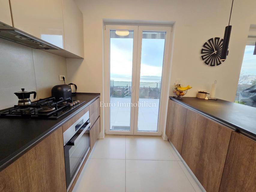 Turnić - Luksuzno stanovanje s teraso in pogledom na morje