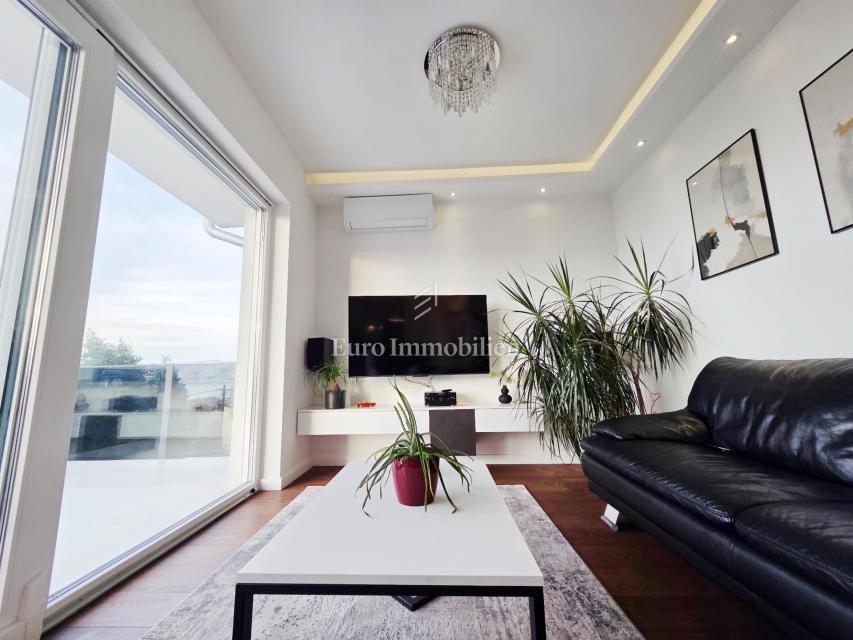 Turnić - Luksuzno stanovanje s teraso in pogledom na morje