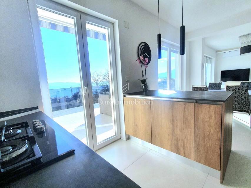 Turnić - Luksuzno stanovanje s teraso in pogledom na morje