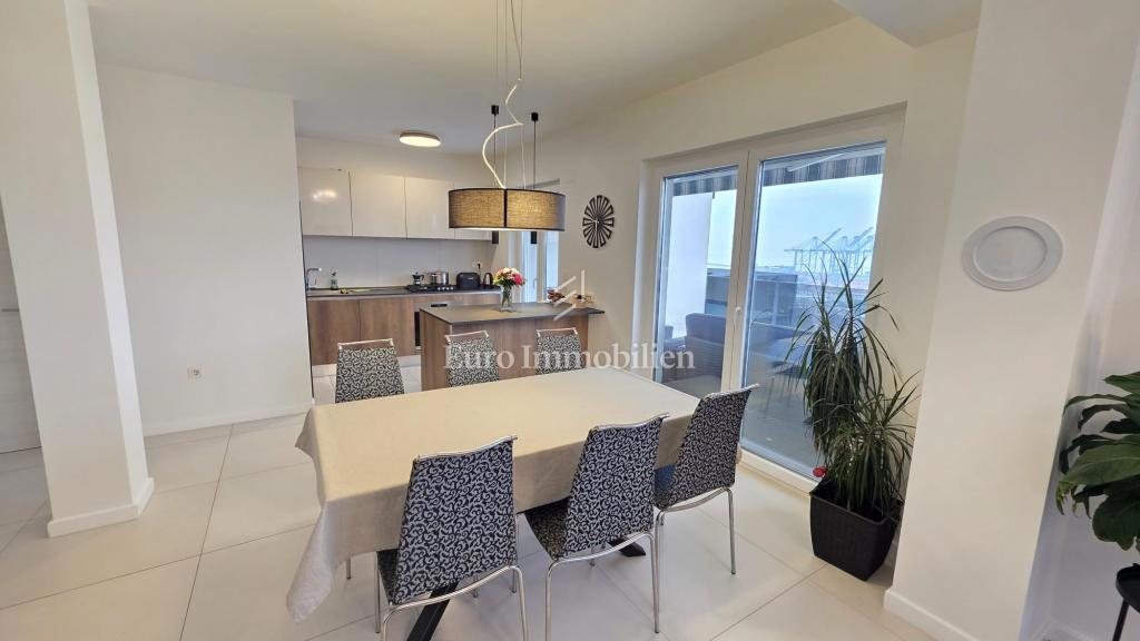 Turnić - Luksuzno stanovanje s teraso in pogledom na morje