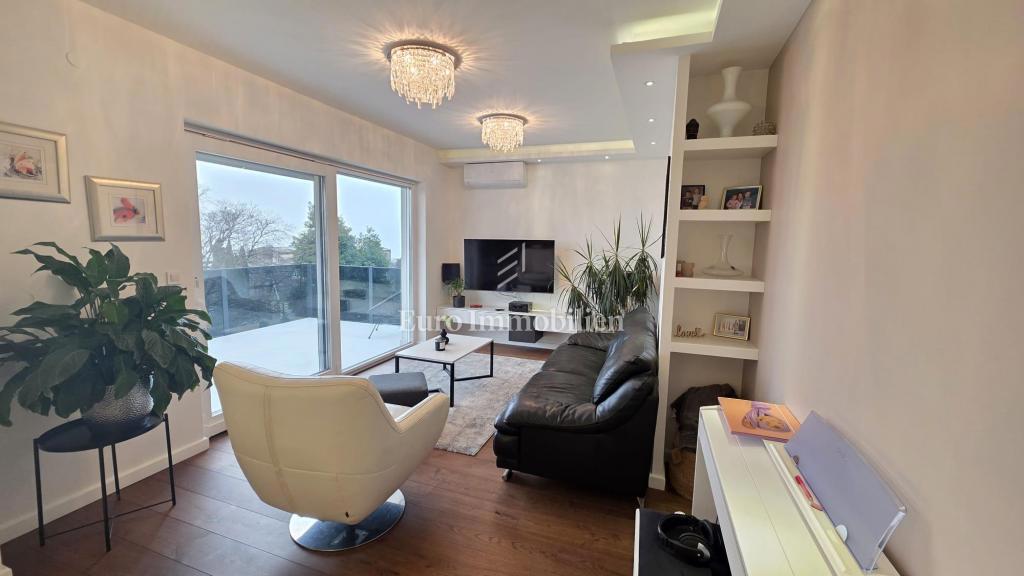 Turnić - Luksuzno stanovanje s teraso in pogledom na morje