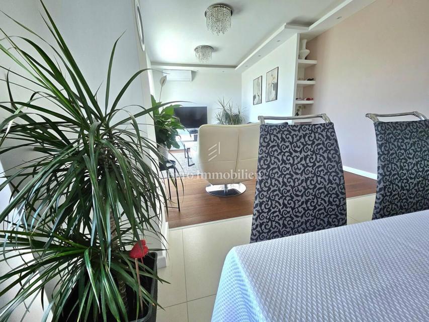 Turnić - Luksuzno stanovanje s teraso in pogledom na morje