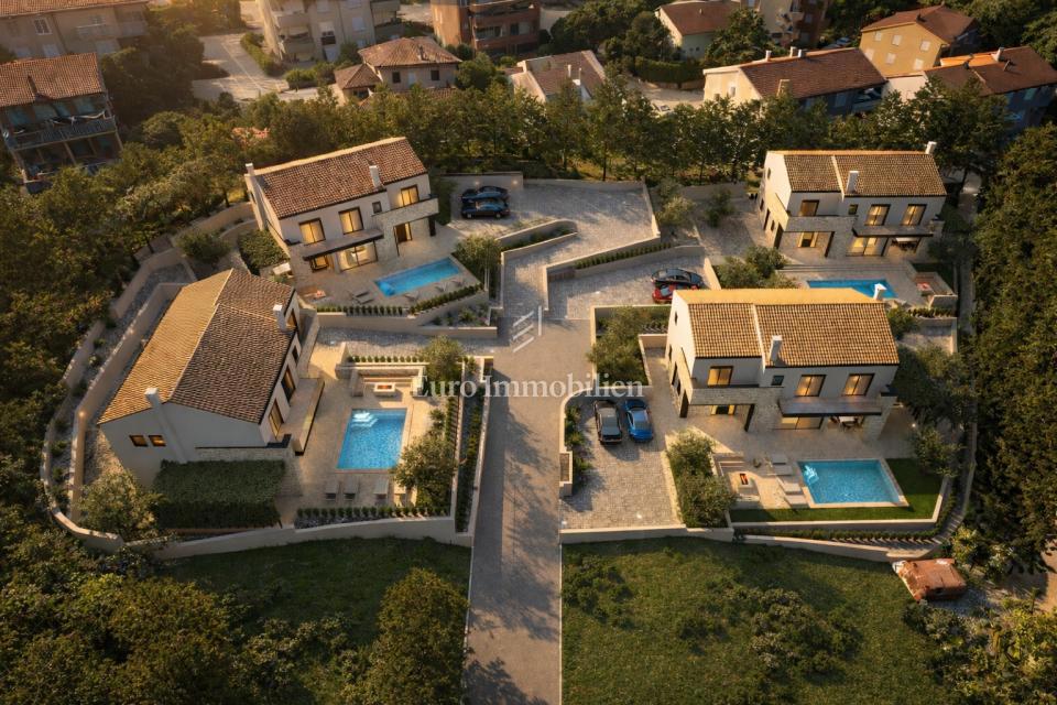 Šilo - vila z ogrevanim bazenom, 200 m od morja