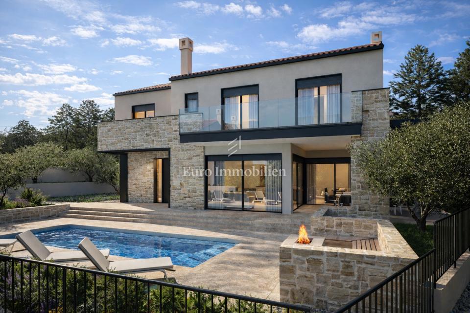 Šilo - vila z ogrevanim bazenom, 200 m od morja