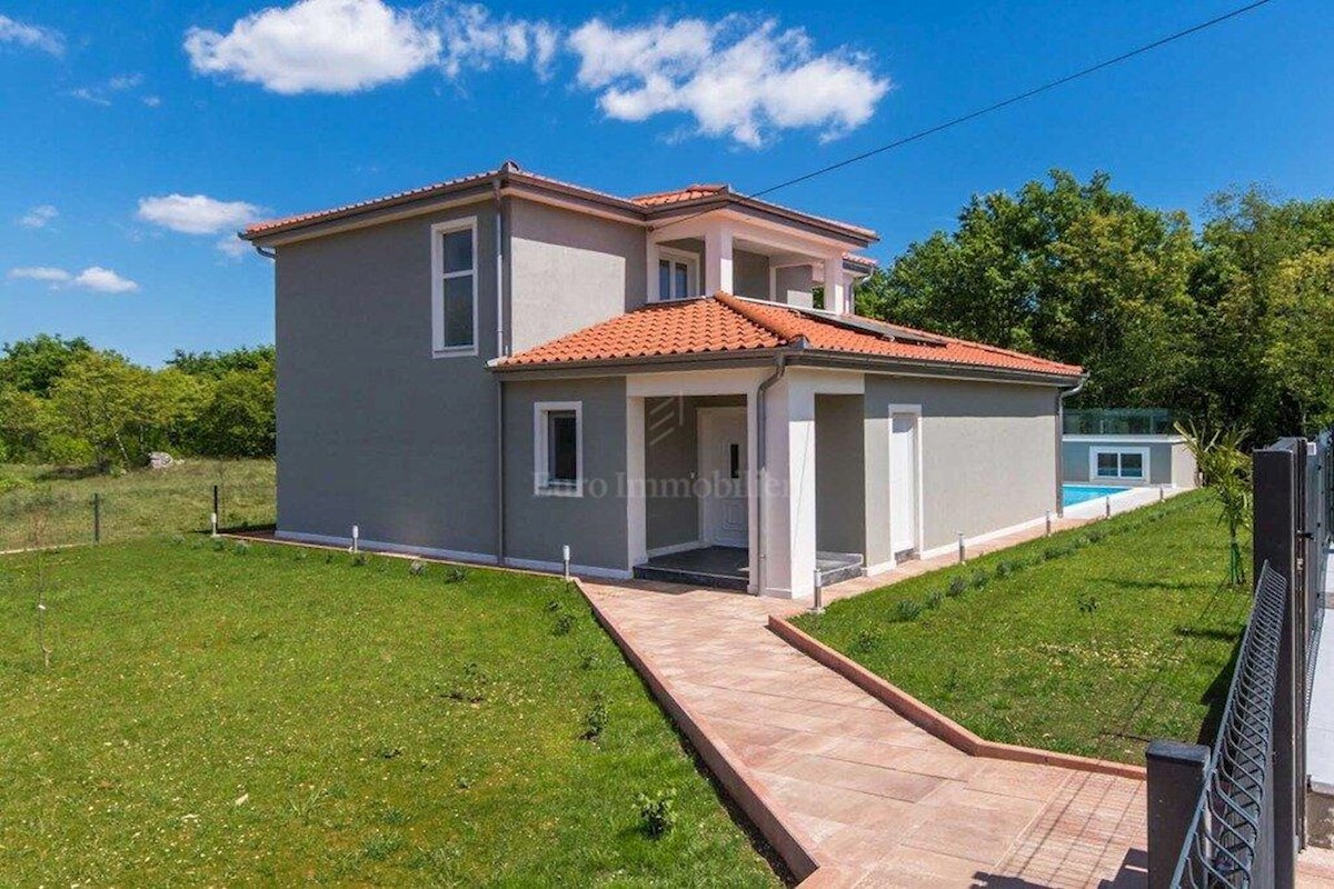 Moderna vila z bazenom