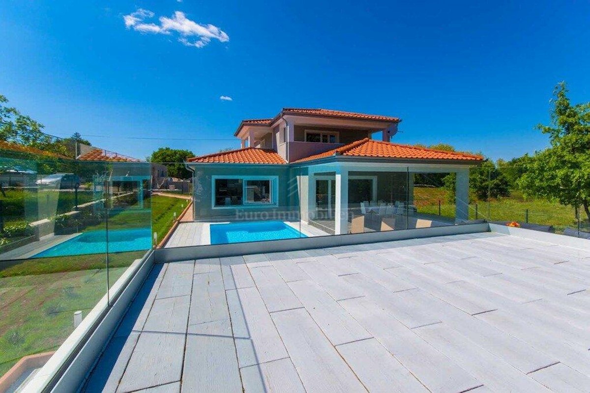 Moderna vila z bazenom