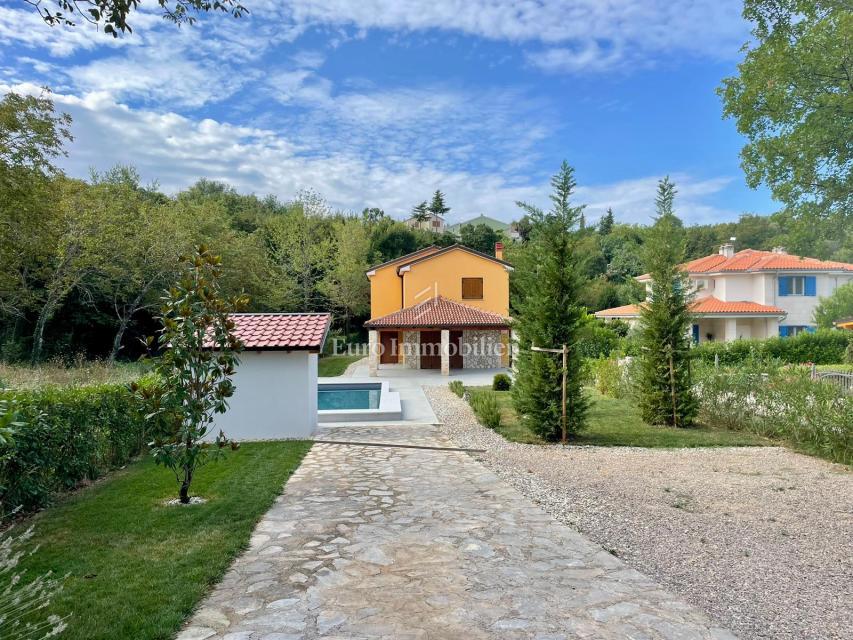 Samostojna hiša na mirni lokaciji