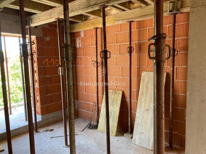 Dvosobno stanovanje v prvem nadstropju, novogradnja Tisno