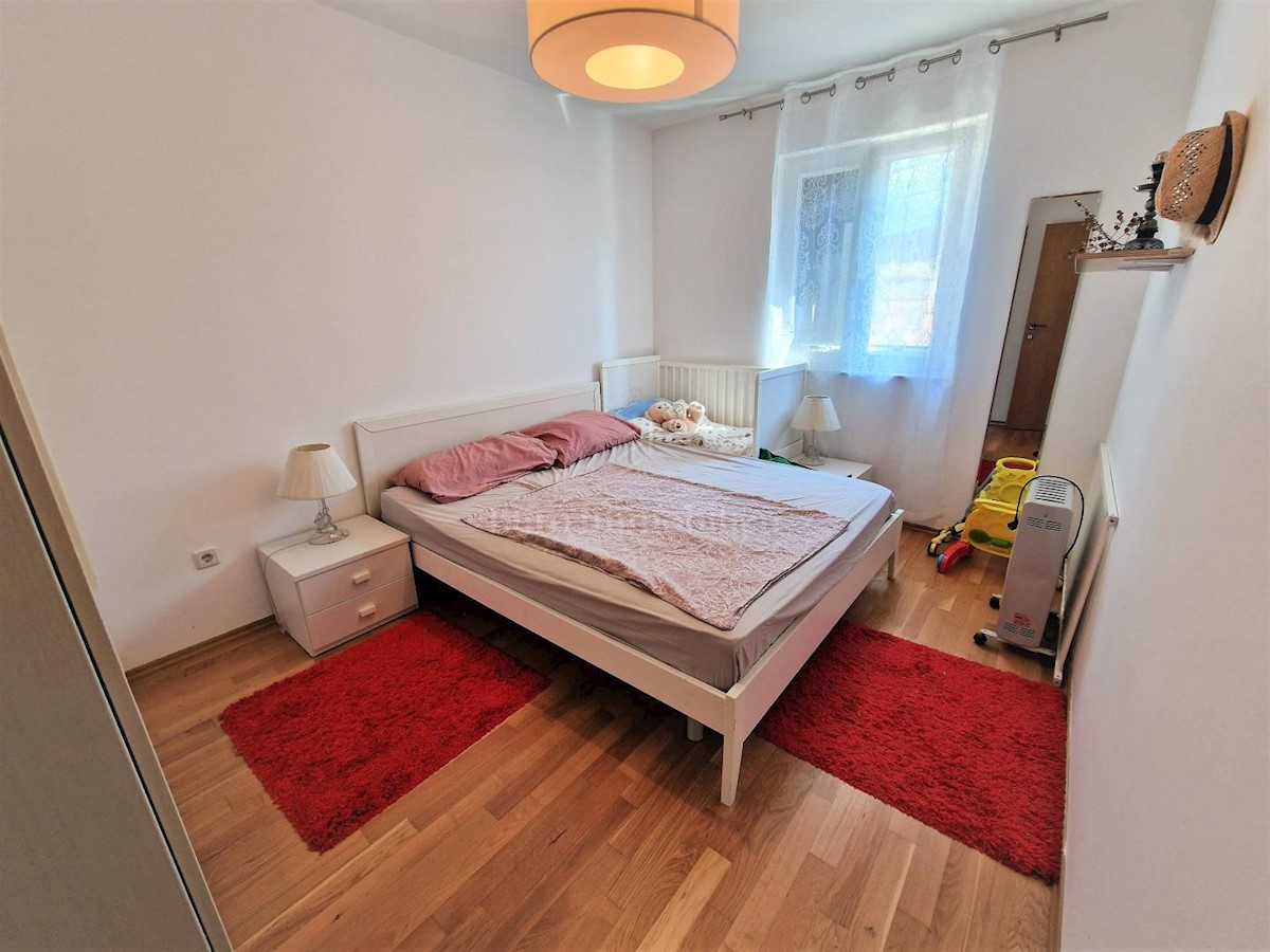Apartma v pritličju s pogledom na morje