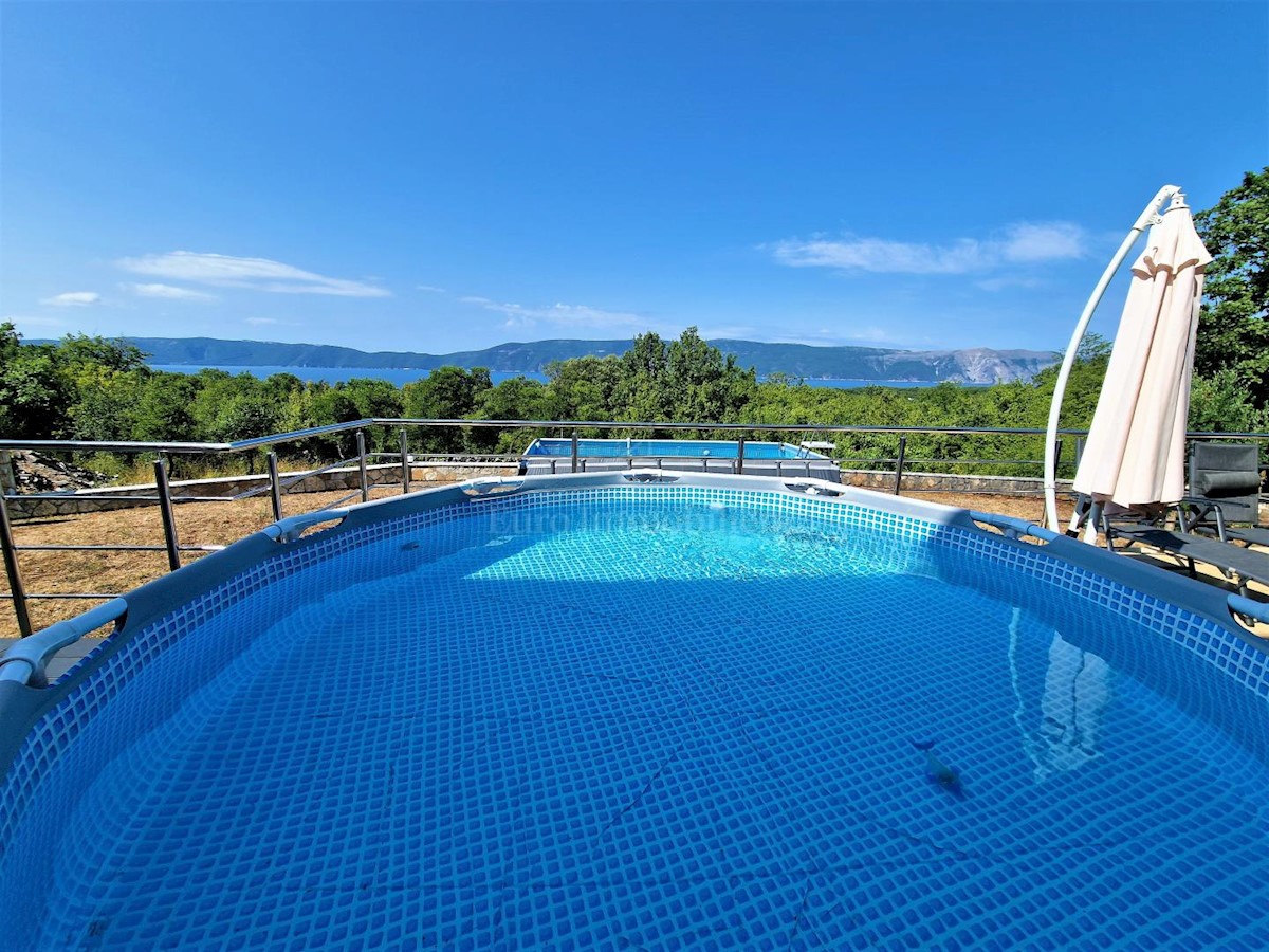 Apartma v pritličju s pogledom na morje