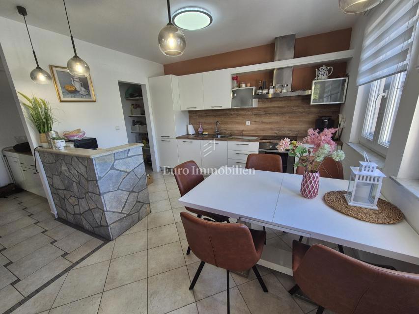 Apartma v pritličju s pogledom na morje