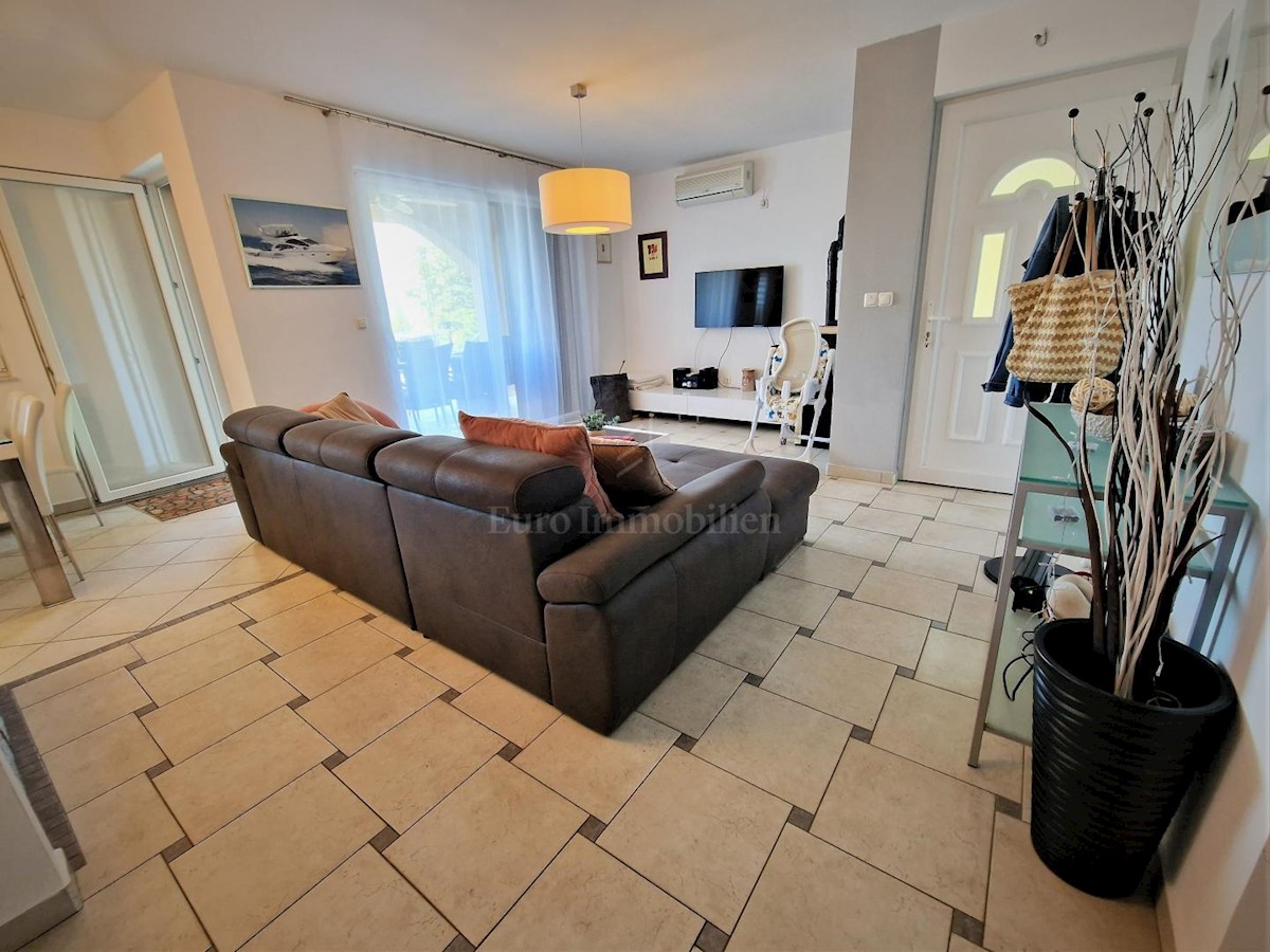 Apartma v pritličju s pogledom na morje