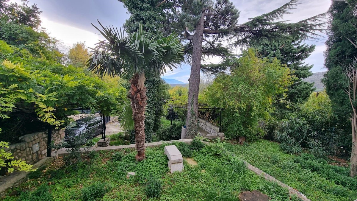 Bribir - hiša z bazenom in pogledom na morje