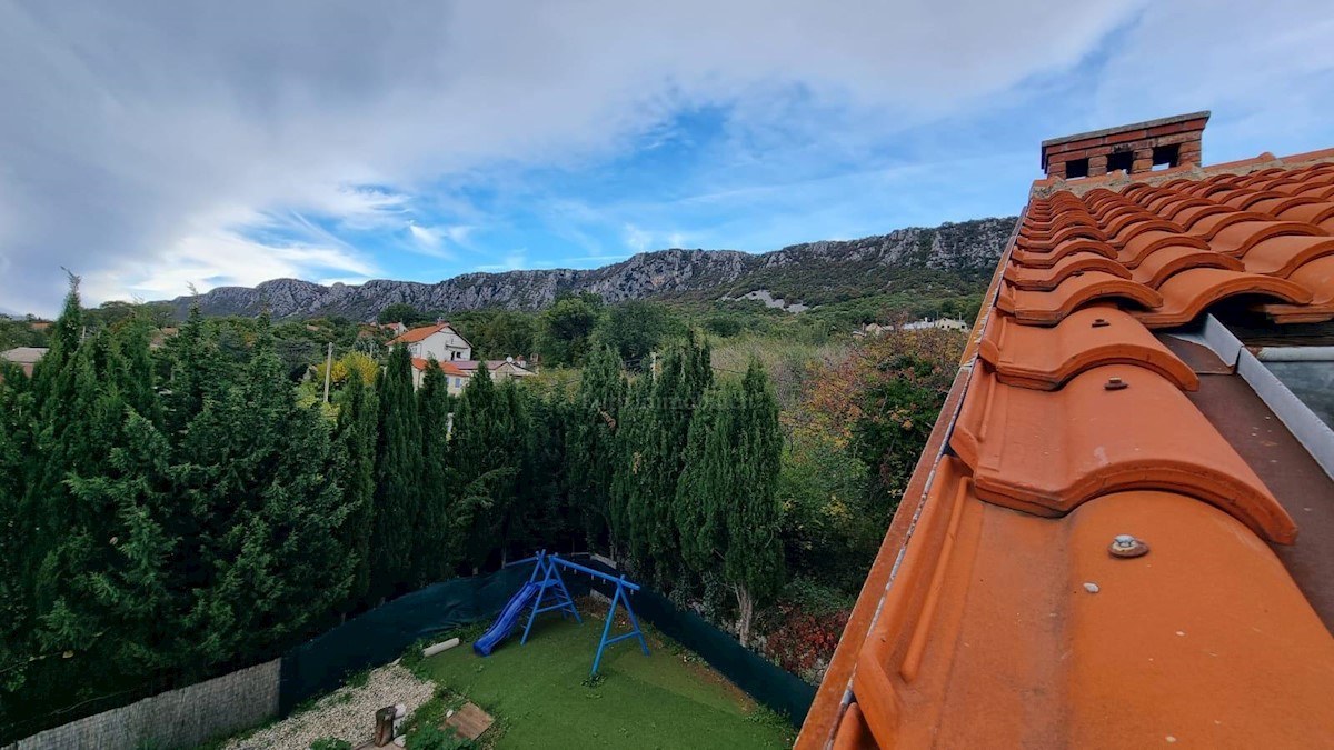 Bribir - hiša z bazenom in pogledom na morje