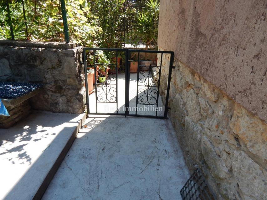 Kamnita hiša s parkiriščem - Opatija