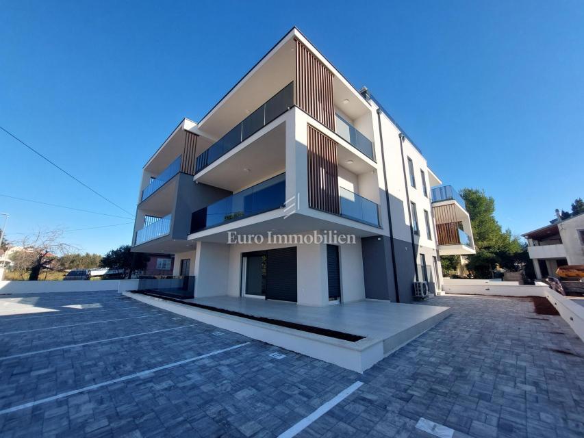Srima - novo luksuzno stanovanje druga vrsta do plaže 