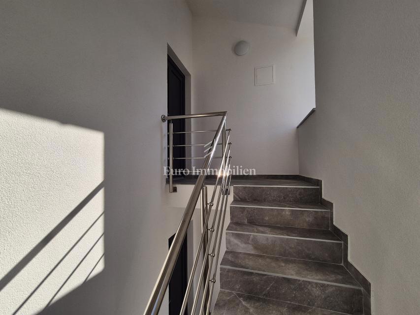 Novogradnja, apartma s čudovitim pogledom na morje -  zaliv Soline 