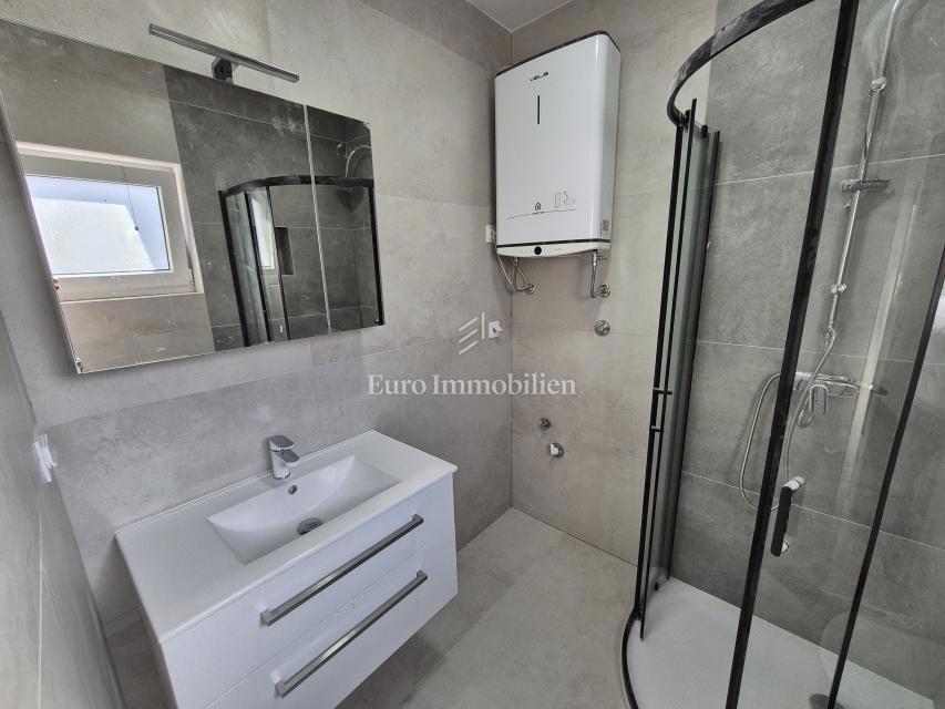 Novogradnja, apartma s čudovitim pogledom na morje -  zaliv Soline 