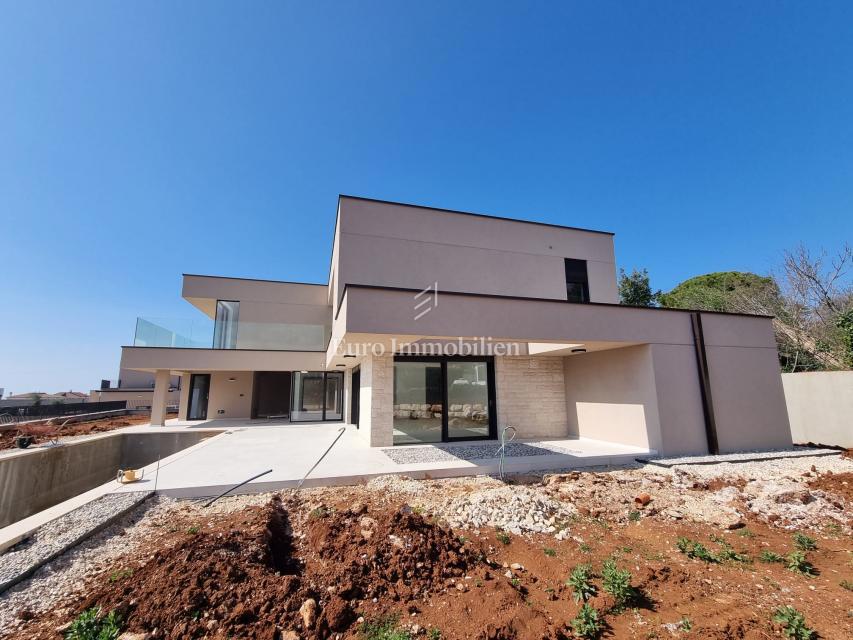 Poreč, novogradnja - moderna vila z bazenom
