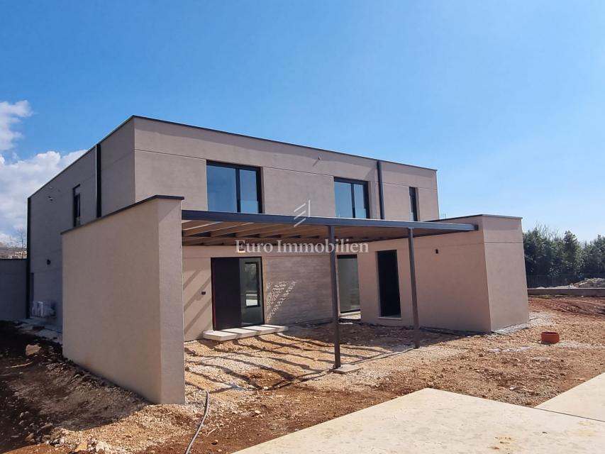Poreč, novogradnja - moderna vila z bazenom