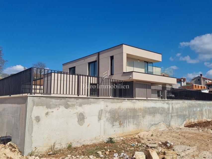Poreč, novogradnja - moderna vila z bazenom