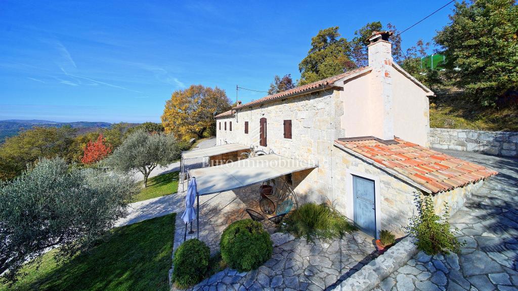 Istra - posestvo s štirimi kamnitimi hišami